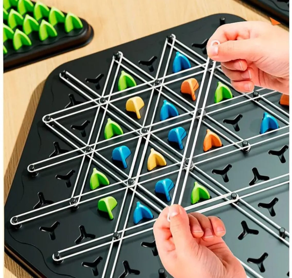 لعبة تحدي المثلثات الملونة